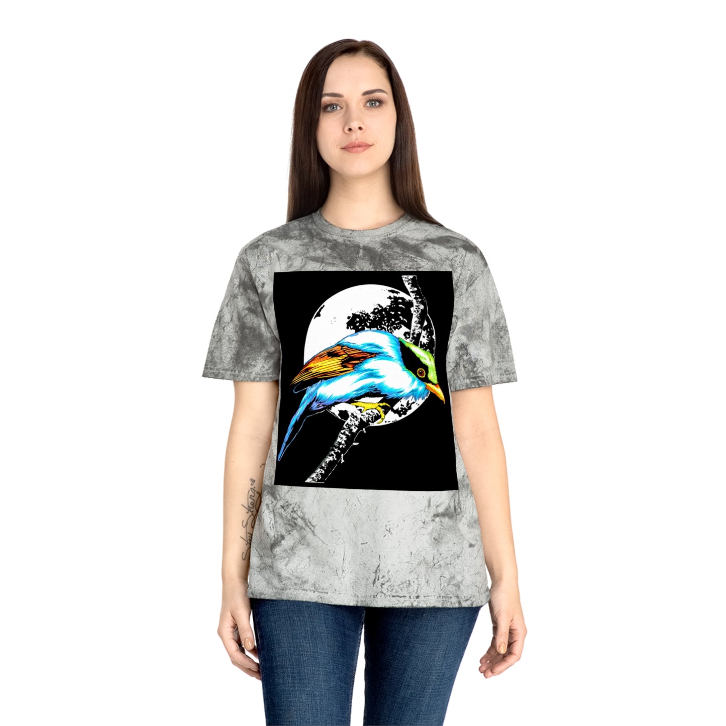 T Shirt with Vibrant Bird Design Perfect for Nature Lovers