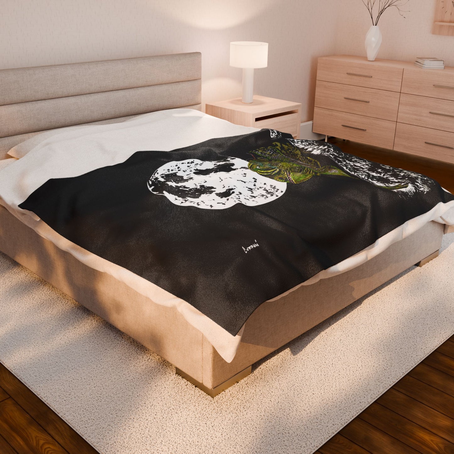 Chameleon Velvet Plush Blanket Cozy Artistic Design