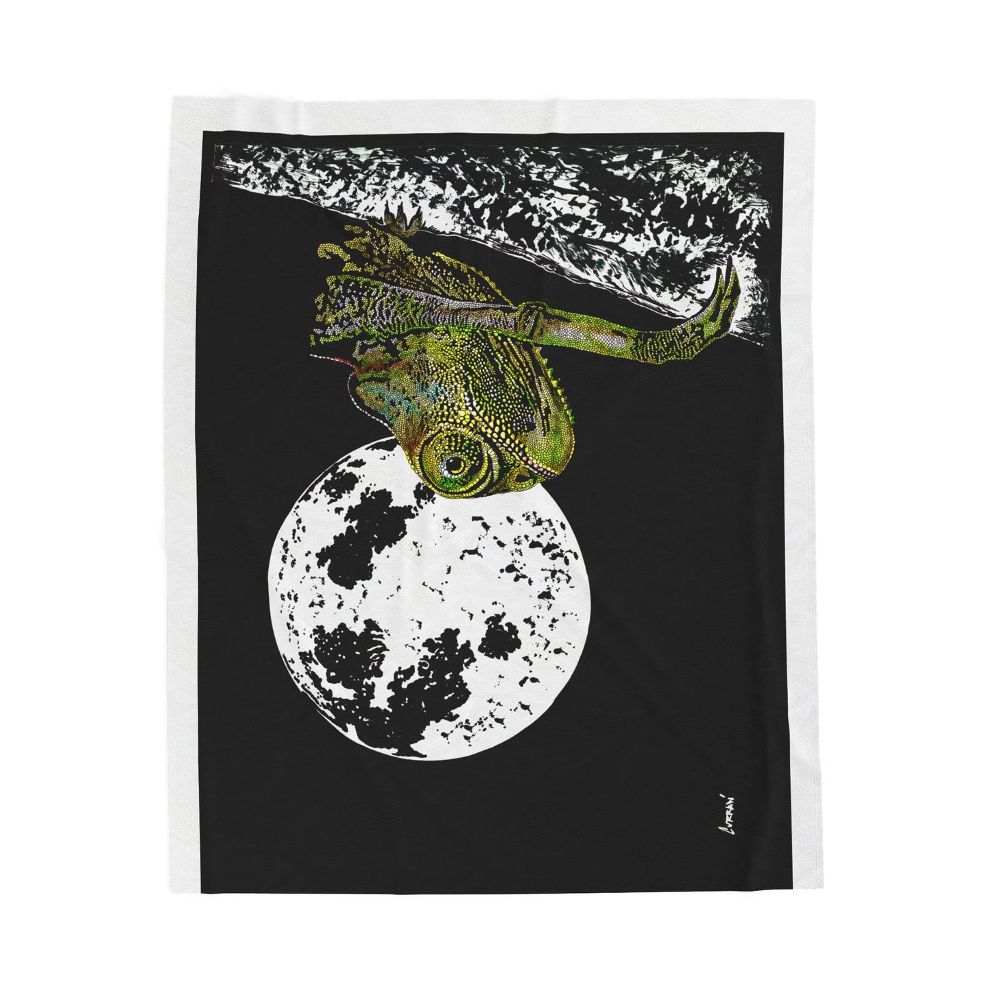 Chameleon Velvet Plush Blanket Cozy Artistic Design