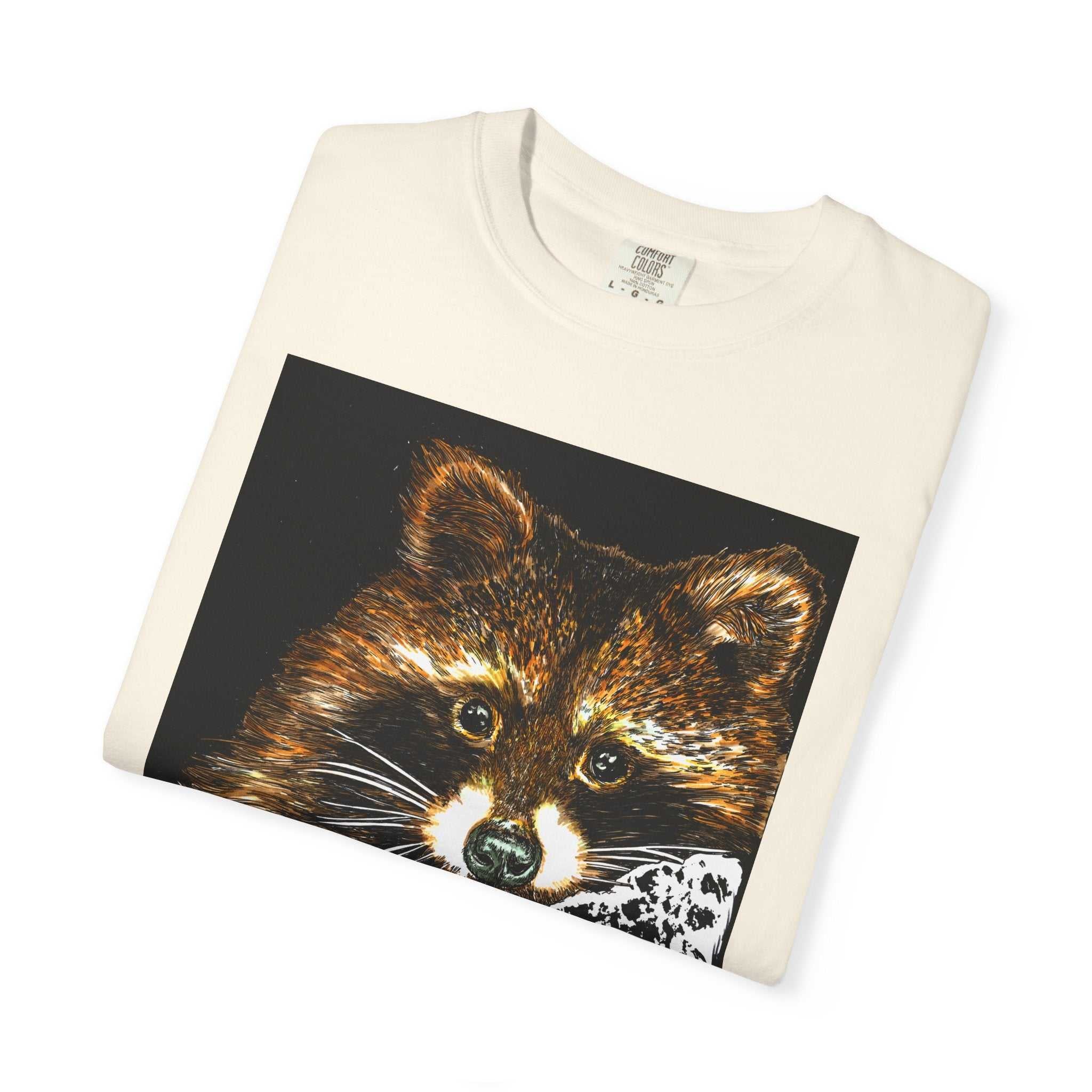 Enhance your style with our Vintage Raccoon Graphic Unisex T-shirt - Nature Lover Gift. Perfect for those who appreciate nature's beauty.