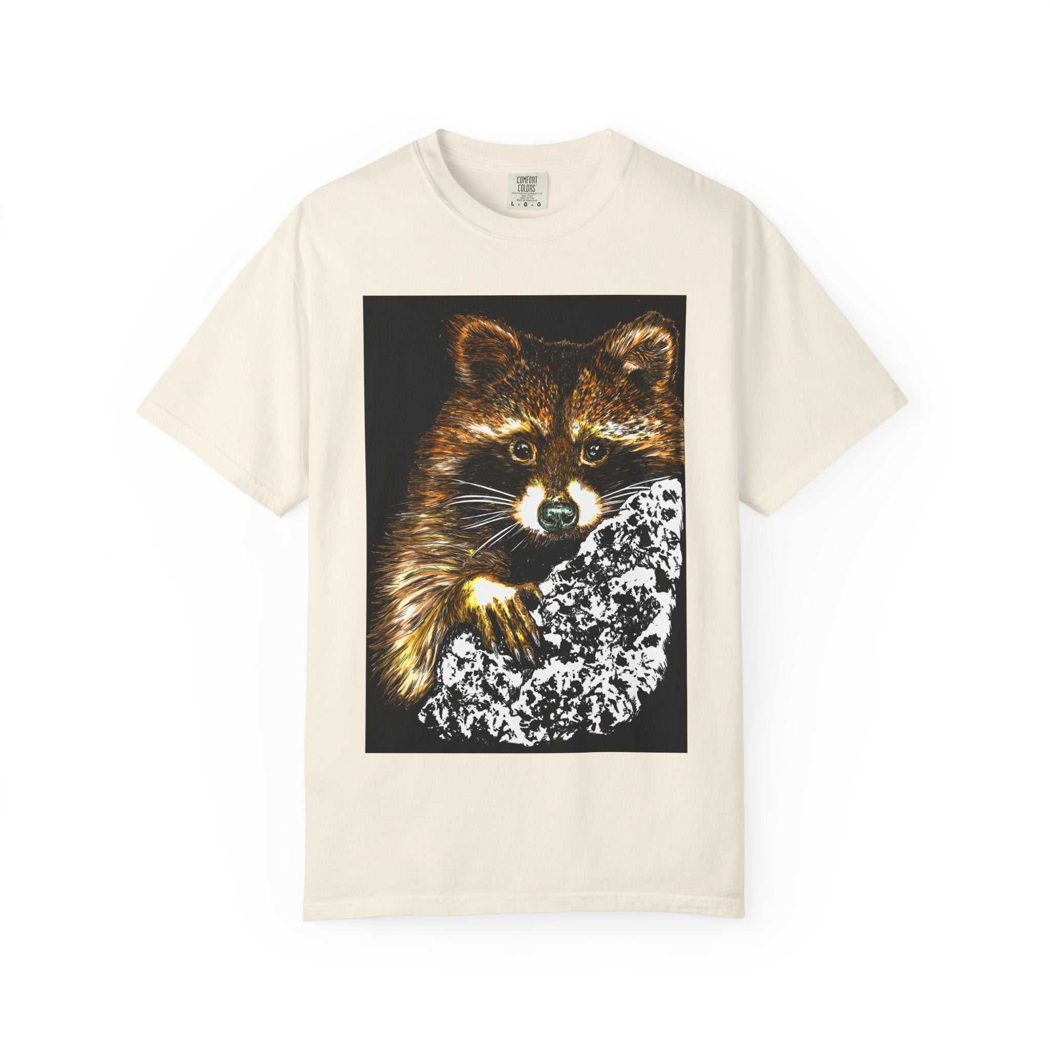Enhance your style with our Vintage Raccoon Graphic Unisex T-shirt - Nature Lover Gift. Perfect for those who appreciate nature's beauty.