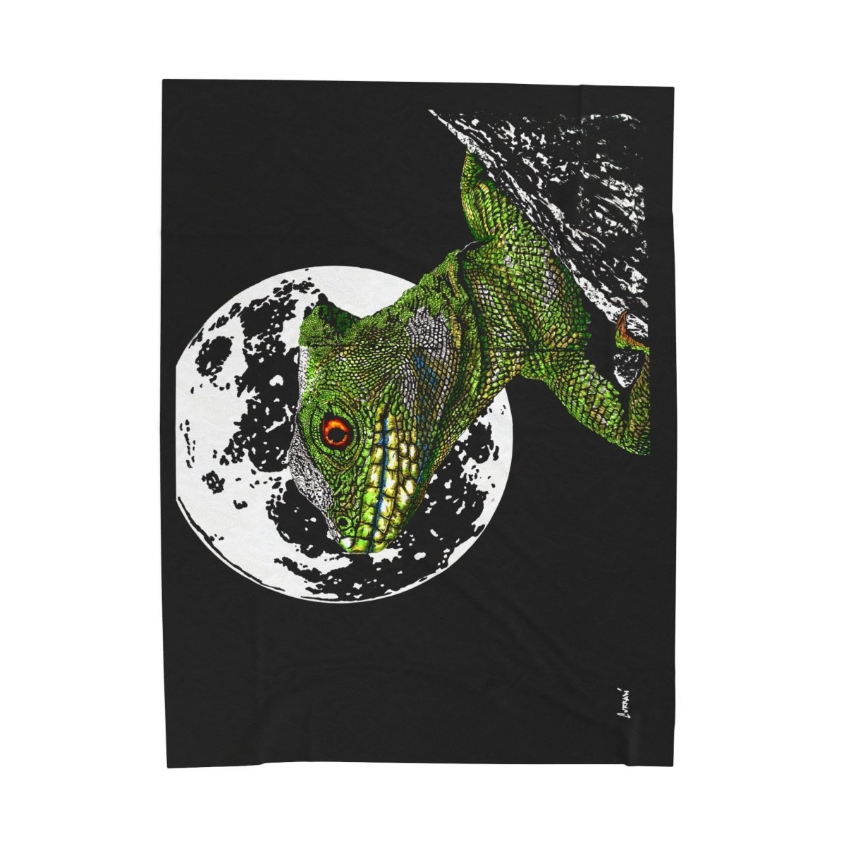Chic Velveteen Plush Blanket with Moonlit Lizard Design - Curran Artworks