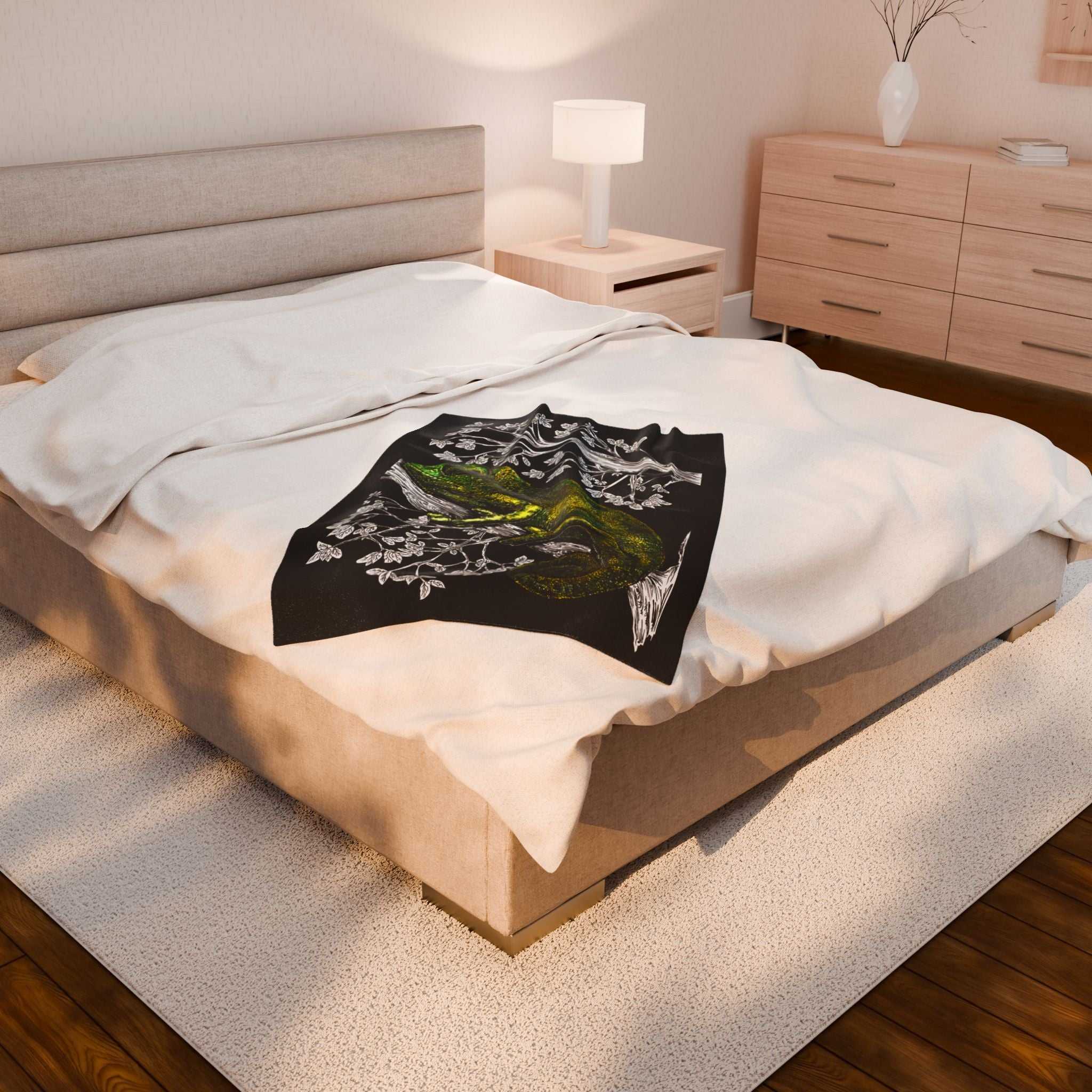 Chameleon Inspired Velveteen Plush Blanket Cozy Pet Decor