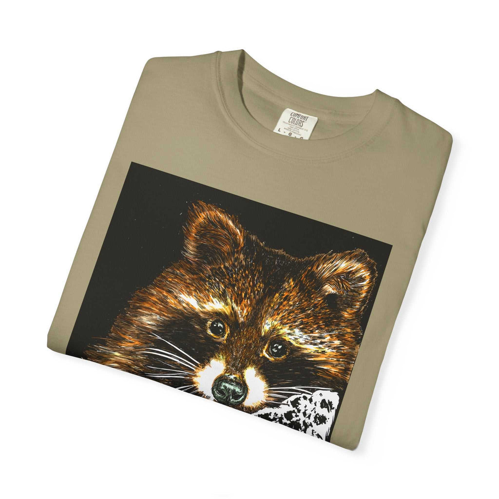 Enhance your style with our Vintage Raccoon Graphic Unisex T-shirt - Nature Lover Gift. Perfect for those who appreciate nature's beauty.