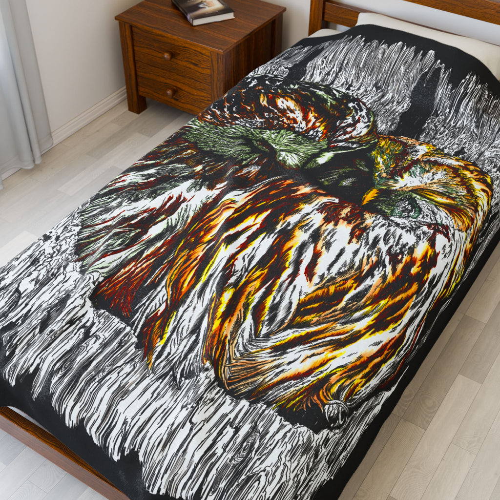 Cozy Owl Velveteen Plush Blanket with Artistic Design