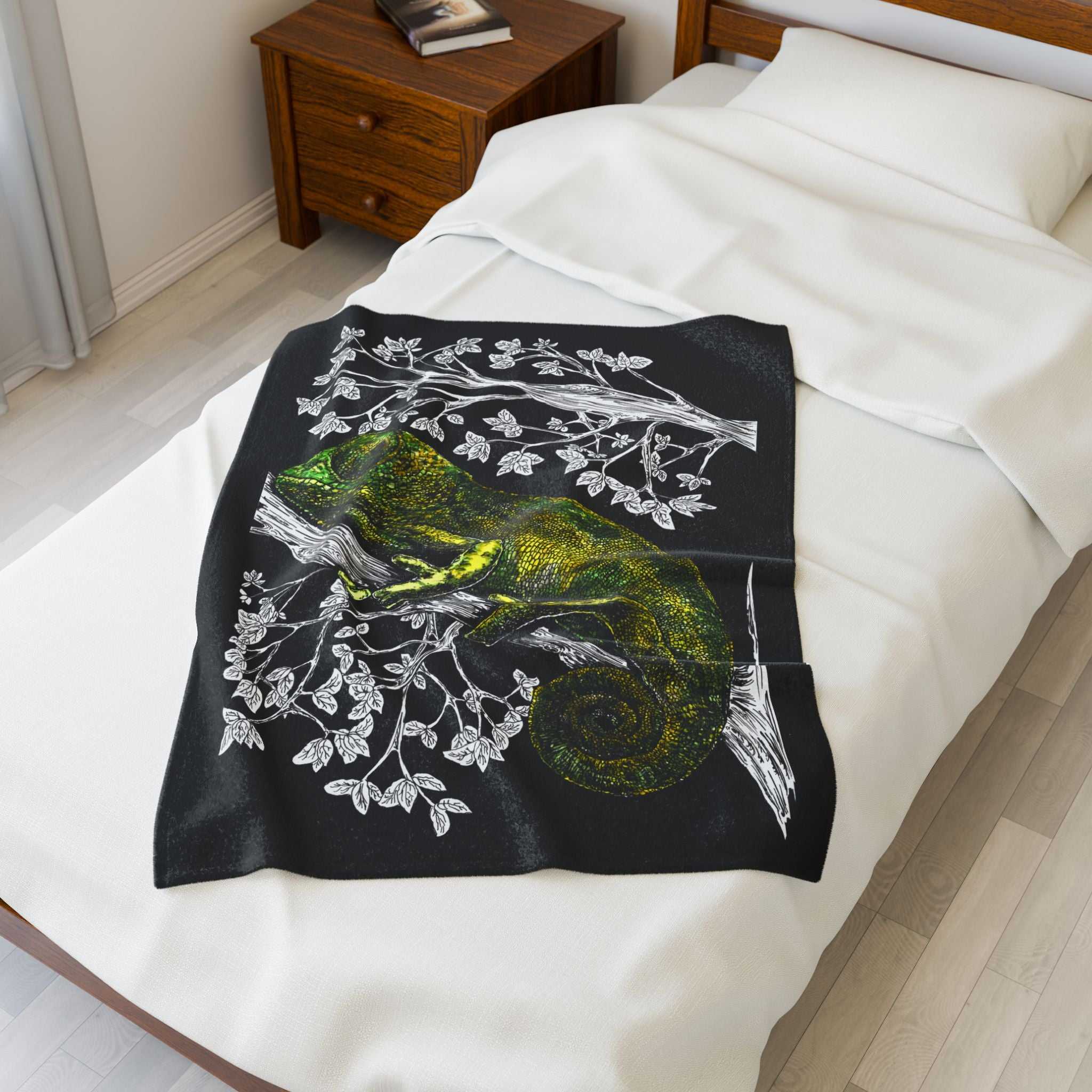 Chameleon Inspired Velveteen Plush Blanket Cozy Pet Decor