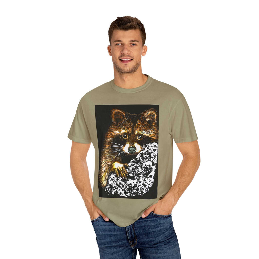 Enhance your style with our Vintage Raccoon Graphic Unisex T-shirt - Nature Lover Gift. Perfect for those who appreciate nature's beauty.