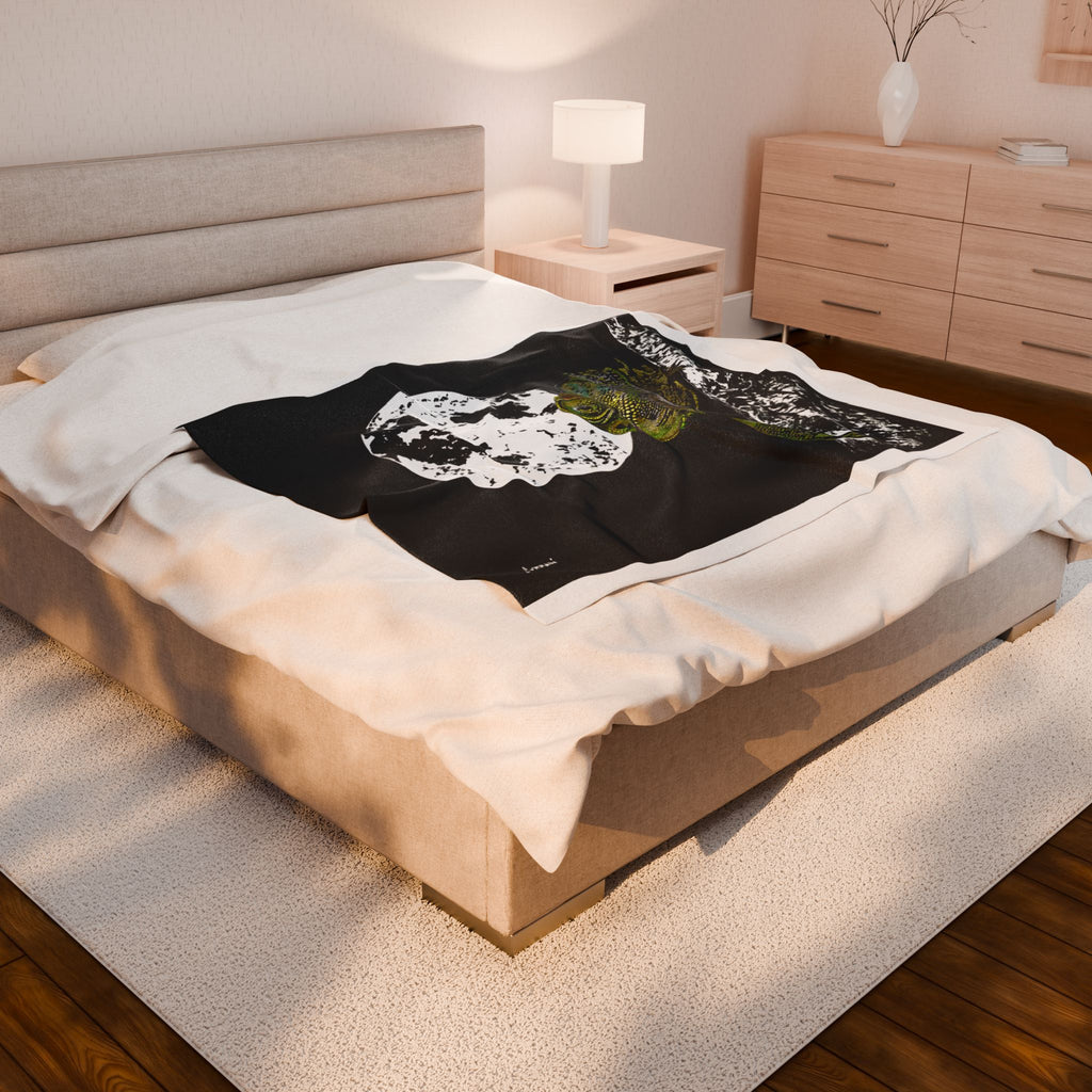 Chameleon Velvet Plush Blanket Cozy Artistic Design