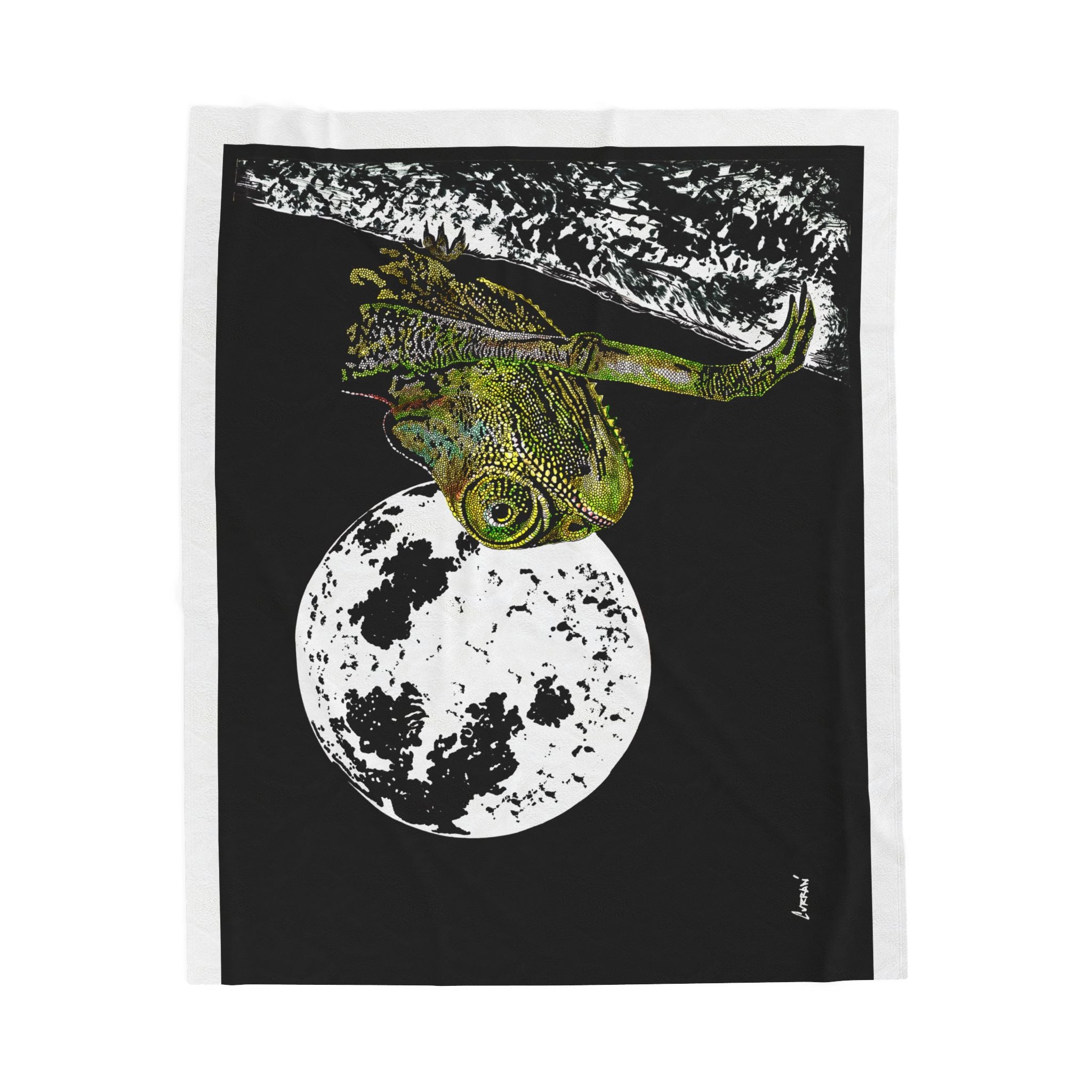 Chameleon Velvet Plush Blanket Cozy Artistic Design