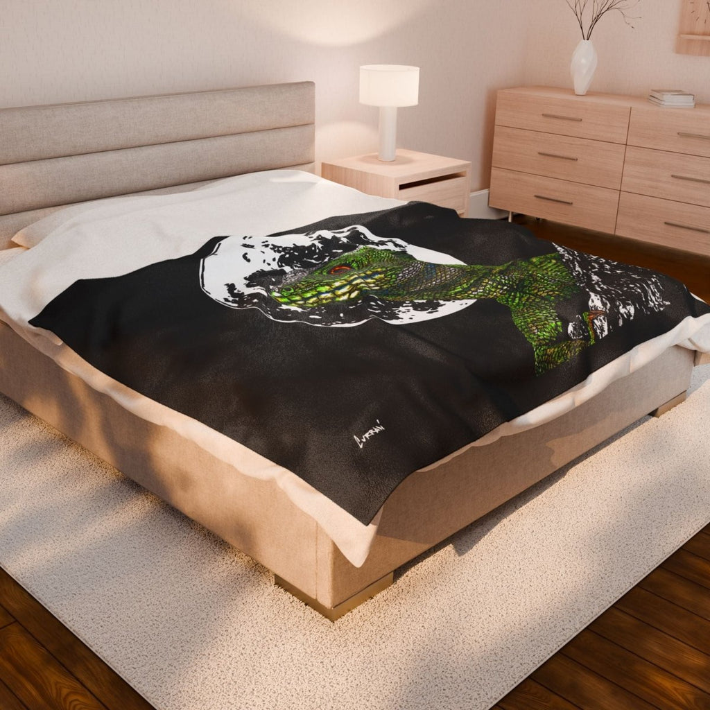 Chic Velveteen Plush Blanket with Moonlit Lizard Design - Curran Artworks