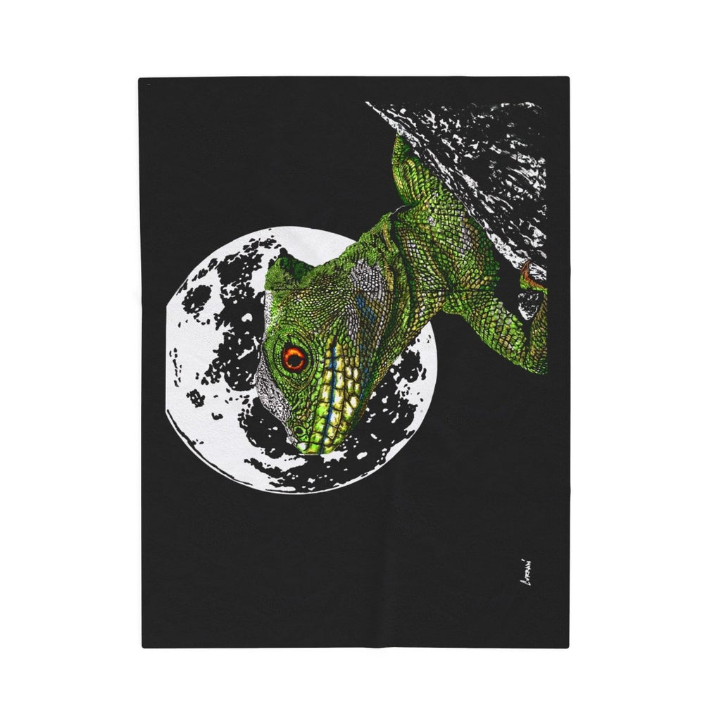 Chic Velveteen Plush Blanket with Moonlit Lizard Design - Curran Artworks