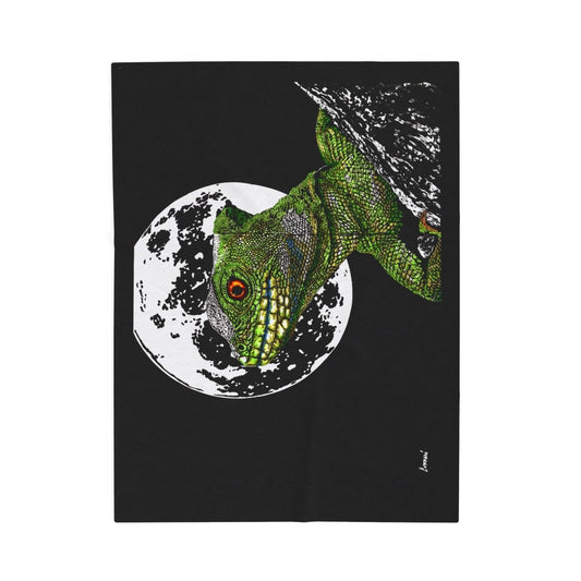 Chic Velveteen Plush Blanket with Moonlit Lizard Design - Curran Artworks