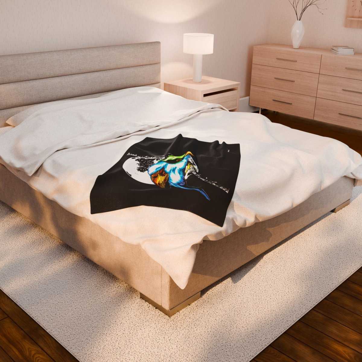 Vibrant Bird Design Velveteen Plush Blanket - Cozy & Stylish Home Decor - Curran Artworks